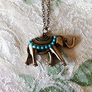 Sweet NWOT Trunk up Elephant charm Pendant necklace